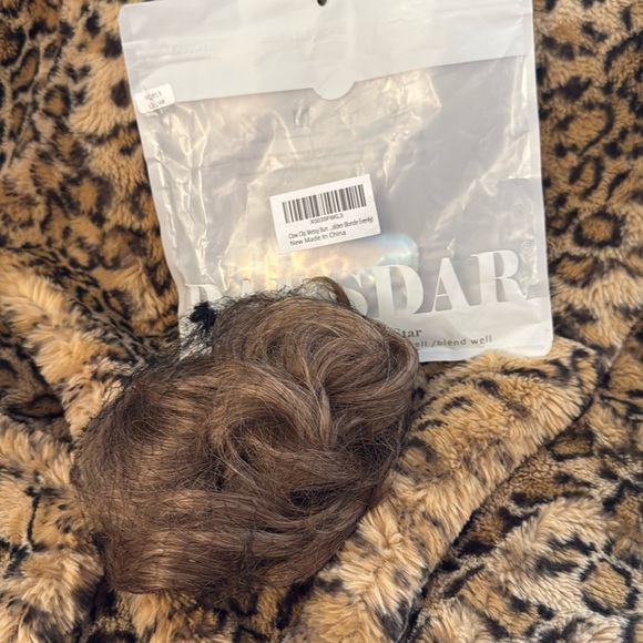 Bars far claw clip messy bun - Picture 1 of 4